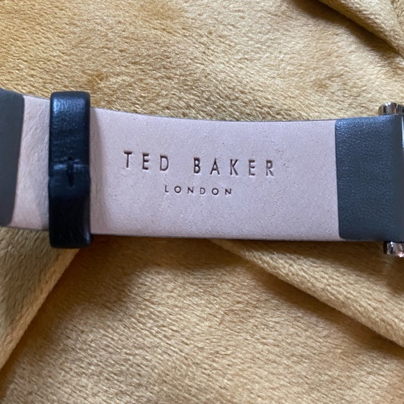 NWOT men’s Ted Baker London 10009291 watch with genuine leather grey band - Picture 7 of 8